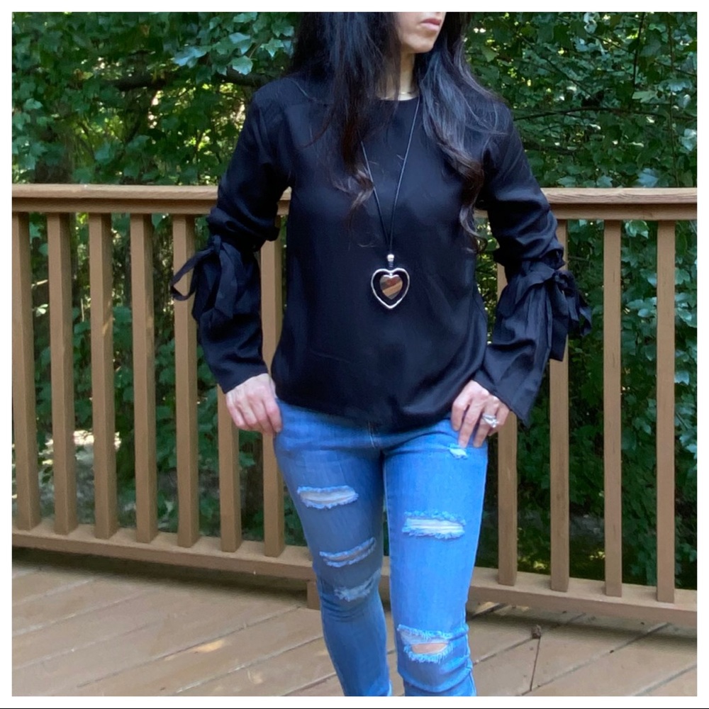 Black chic tie sleeves with split back Top - Picture 2 of 6